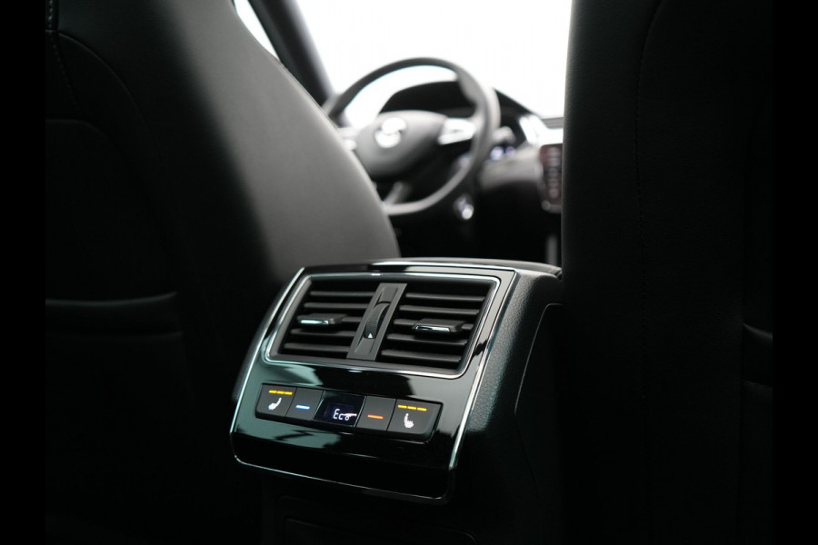 Škoda Superb Combi 1.4 TSI iV Sportline Business Plug In Hybrid 218pk Dealer O.H. PHEV | Trekhaak Af Fabriek | Panodak | Adaptive Cruise | 360 Camera | Alcantara Sportstoelen Memory & Verwarmd | Apple Carplay | Keyless | Blis | Virtual | Navigatie | DAB |