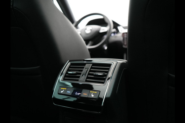 Škoda Superb Combi 1.4 TSI iV Sportline Business Plug In Hybrid 218pk Dealer O.H. PHEV | Trekhaak Af Fabriek | Panodak | Adaptive Cruise | 360 Camera | Alcantara Sportstoelen Memory & Verwarmd | Apple Carplay | Keyless | Blis | Virtual | Navigatie | DAB |