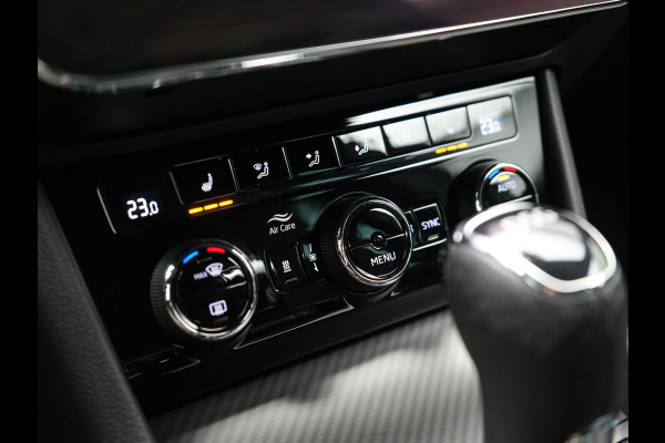 Škoda Superb Combi 1.4 TSI iV Sportline Business Plug In Hybrid 218pk Dealer O.H. PHEV | Trekhaak Af Fabriek | Panodak | Adaptive Cruise | 360 Camera | Alcantara Sportstoelen Memory & Verwarmd | Apple Carplay | Keyless | Blis | Virtual | Navigatie | DAB |