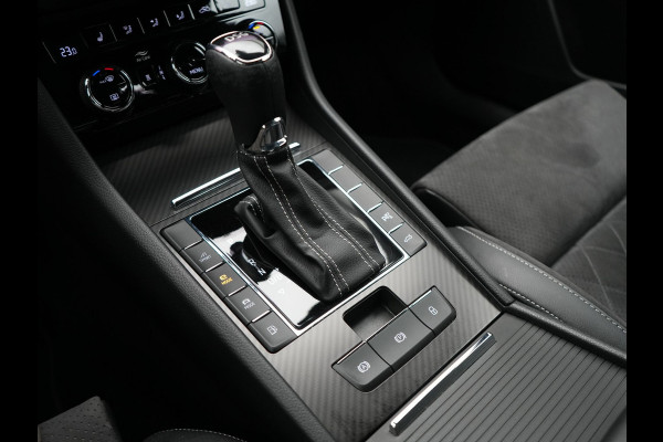 Škoda Superb Combi 1.4 TSI iV Sportline Business Plug In Hybrid 218pk Dealer O.H. PHEV | Trekhaak Af Fabriek | Panodak | Adaptive Cruise | 360 Camera | Alcantara Sportstoelen Memory & Verwarmd | Apple Carplay | Keyless | Blis | Virtual | Navigatie | DAB |