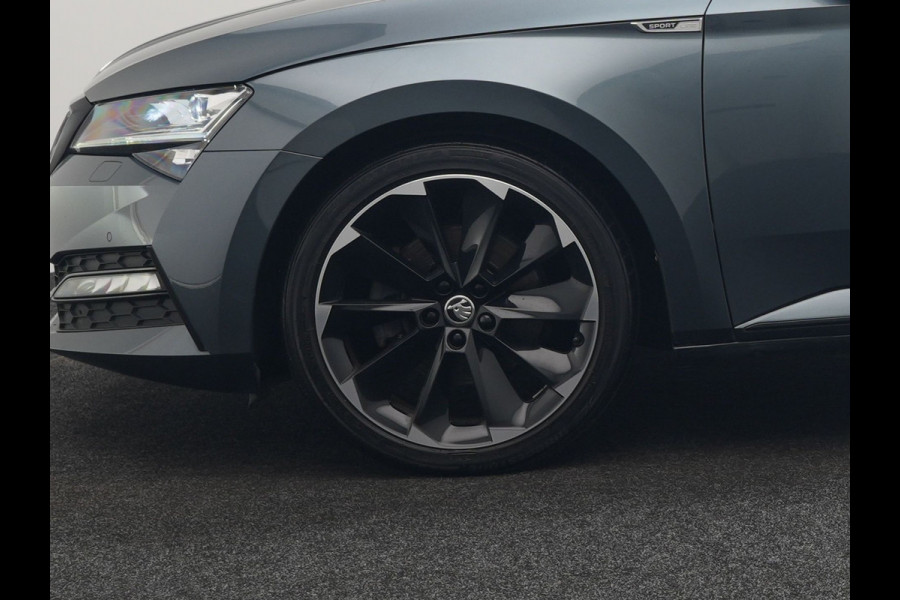 Škoda Superb Combi 1.4 TSI iV Sportline Business Plug In Hybrid 218pk Dealer O.H. PHEV | Trekhaak Af Fabriek | Panodak | Adaptive Cruise | 360 Camera | Alcantara Sportstoelen Memory & Verwarmd | Apple Carplay | Keyless | Blis | Virtual | Navigatie | DAB |