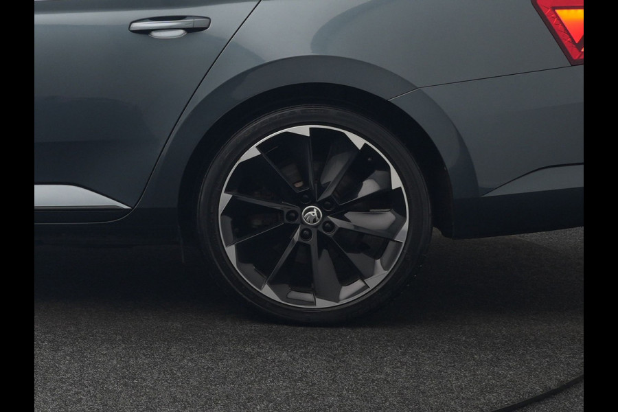 Škoda Superb Combi 1.4 TSI iV Sportline Business Plug In Hybrid 218pk Dealer O.H. PHEV | Trekhaak Af Fabriek | Panodak | Adaptive Cruise | 360 Camera | Alcantara Sportstoelen Memory & Verwarmd | Apple Carplay | Keyless | Blis | Virtual | Navigatie | DAB |