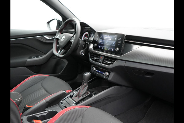 Škoda Kamiq 1.0 TSI Monte Carlo 116pk DSG Dealer O.H. | Panodak | Apple Carplay | RS Sportstoelen Verwarmd | LED Koplampen | Cruise Control | DAB | 18"L.M |