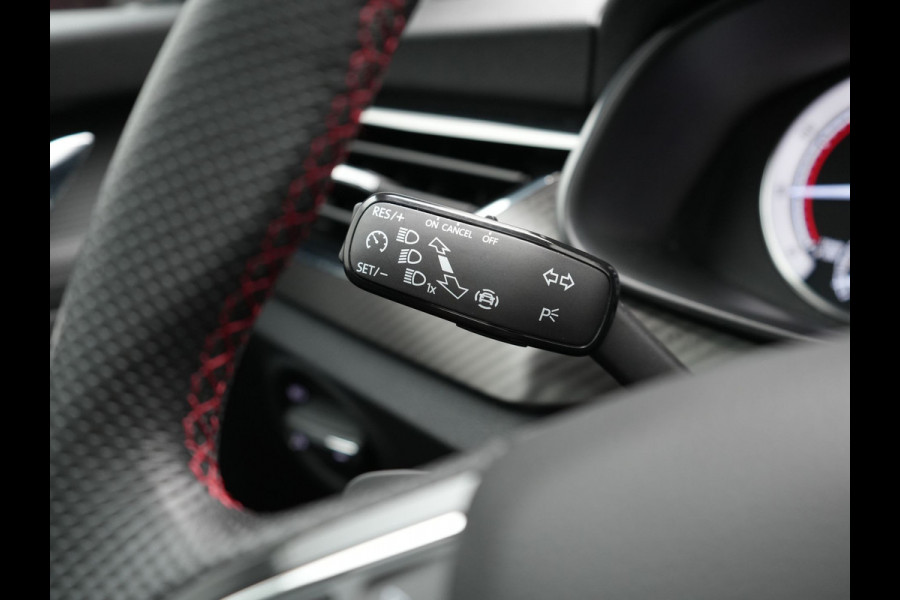 Škoda Kamiq 1.0 TSI Monte Carlo 116pk DSG Dealer O.H. | Panodak | Apple Carplay | RS Sportstoelen Verwarmd | LED Koplampen | Cruise Control | DAB | 18"L.M |