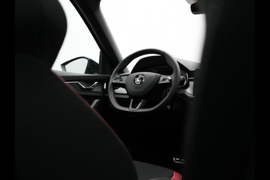 Škoda Kamiq 1.0 TSI Monte Carlo 116pk DSG Dealer O.H. | Panodak | Apple Carplay | RS Sportstoelen Verwarmd | LED Koplampen | Cruise Control | DAB | 18"L.M |