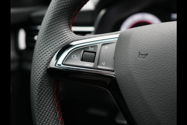 Škoda Kamiq 1.0 TSI Monte Carlo 116pk DSG Dealer O.H. | Panodak | Apple Carplay | RS Sportstoelen Verwarmd | LED Koplampen | Cruise Control | DAB | 18"L.M |