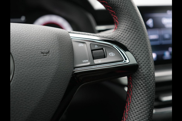 Škoda Kamiq 1.0 TSI Monte Carlo 116pk DSG Dealer O.H. | Panodak | Apple Carplay | RS Sportstoelen Verwarmd | LED Koplampen | Cruise Control | DAB | 18"L.M |