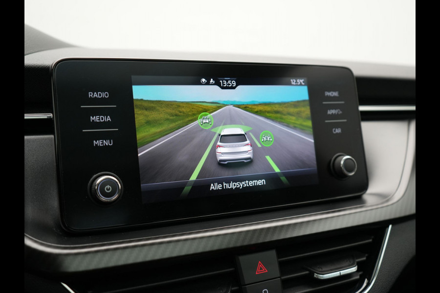 Škoda Kamiq 1.0 TSI Monte Carlo 116pk DSG Dealer O.H. | Panodak | Apple Carplay | RS Sportstoelen Verwarmd | LED Koplampen | Cruise Control | DAB | 18"L.M |