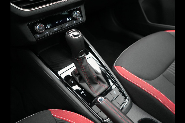 Škoda Kamiq 1.0 TSI Monte Carlo 116pk DSG Dealer O.H. | Panodak | Apple Carplay | RS Sportstoelen Verwarmd | LED Koplampen | Cruise Control | DAB | 18"L.M |