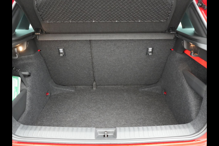 Škoda Kamiq 1.0 TSI Monte Carlo 116pk DSG Dealer O.H. | Panodak | Apple Carplay | RS Sportstoelen Verwarmd | LED Koplampen | Cruise Control | DAB | 18"L.M |