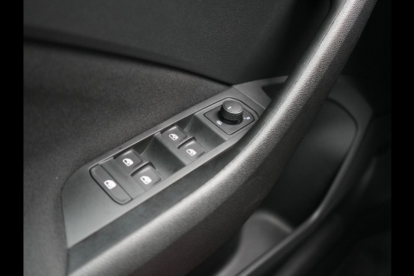 Škoda Kamiq 1.0 TSI Monte Carlo 116pk DSG Dealer O.H. | Panodak | Apple Carplay | RS Sportstoelen Verwarmd | LED Koplampen | Cruise Control | DAB | 18"L.M |