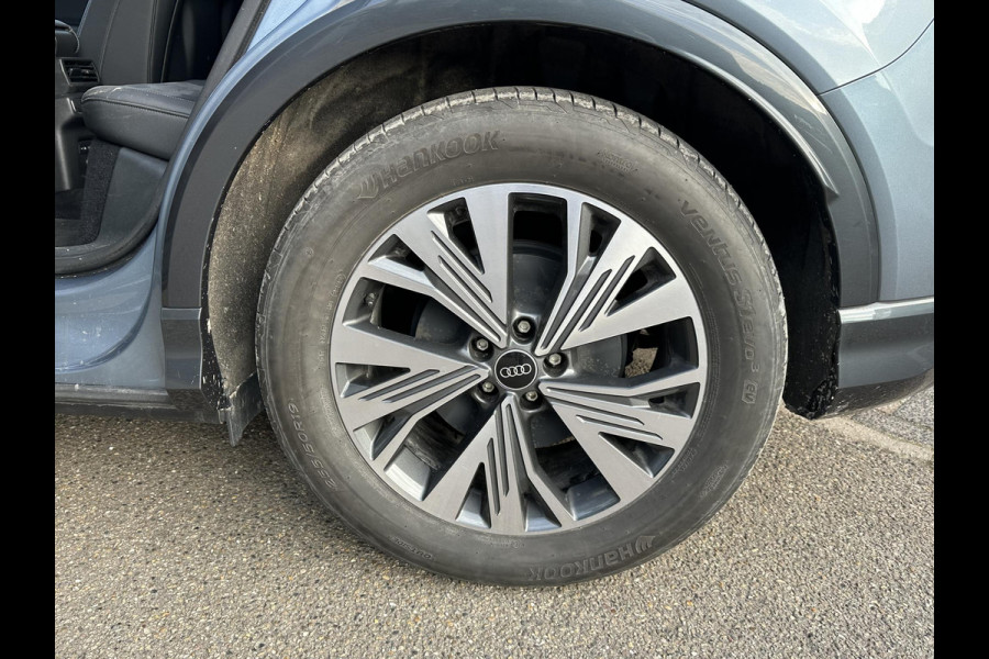 Audi Q4 e-tron 40 Launch edition Advanced Plus 77 kWh SOH 92% | S-Line interieur | Panoramadak | Stoelverwarming | Elektrische achterklep | Luxe bekleding | Rijklaar met 12 mnd BOVAG garantie