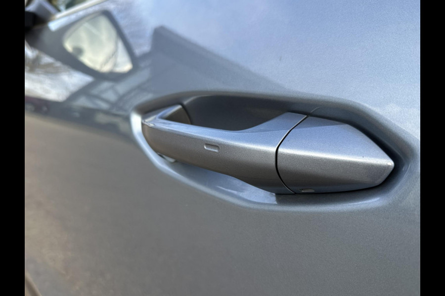 Audi Q4 e-tron 40 Launch edition Advanced Plus 77 kWh SOH 92% | S-Line interieur | Panoramadak | Stoelverwarming | Elektrische achterklep | Luxe bekleding | Rijklaar met 12 mnd BOVAG garantie