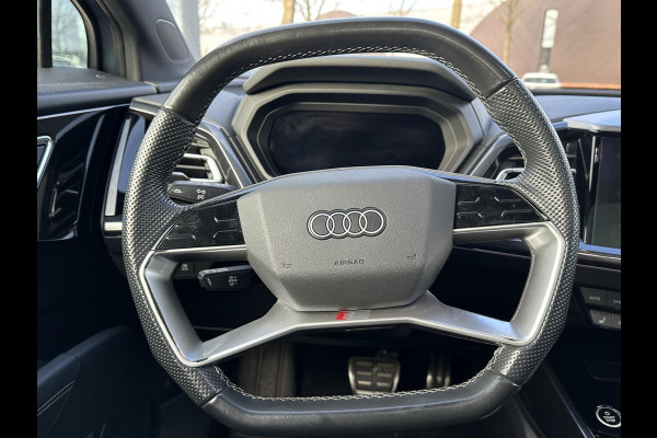 Audi Q4 e-tron 40 Launch edition Advanced Plus 77 kWh SOH 92% | S-Line interieur | Panoramadak | Stoelverwarming | Elektrische achterklep | Luxe bekleding | Rijklaar met 12 mnd BOVAG garantie