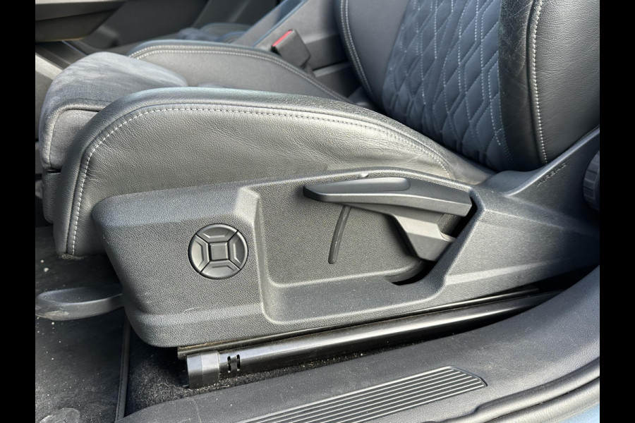 Audi Q4 e-tron 40 Launch edition Advanced Plus 77 kWh SOH 92% | S-Line interieur | Panoramadak | Stoelverwarming | Elektrische achterklep | Luxe bekleding | Rijklaar met 12 mnd BOVAG garantie