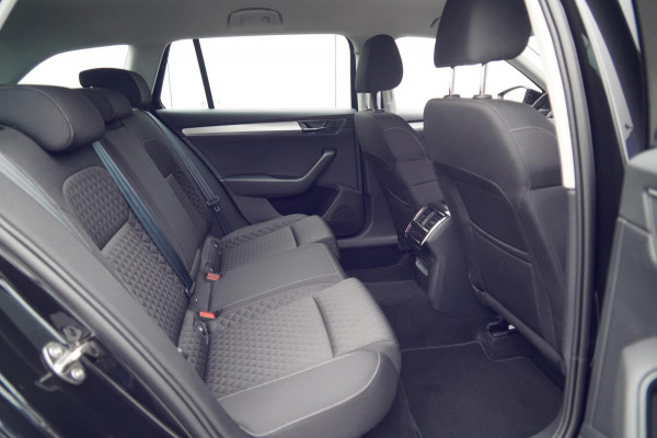 Škoda Superb Combi 1.5 TSI ACT Business Edition / NL-Auto / 48dkm NAP / Navi / Incl. BTW / Memory Seat