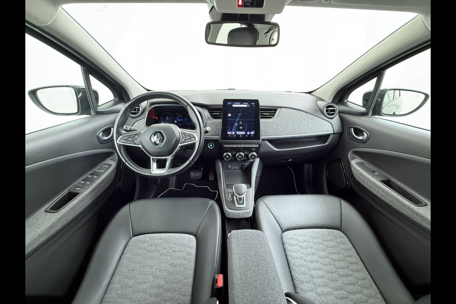 Renault ZOE R135 Intens 52 kWh SOH 92% Fase 3 Warmtepomp Apple Carplay Android Auto Navi Ecc Cruise Control Camera Pdc Lane Assist Stoel+Stuurverwarming Regen-Lichtsensor Parkeerhulp Dodehoek Lmv Privacy Glas Facelift model Eigen Accu Zeer compleet