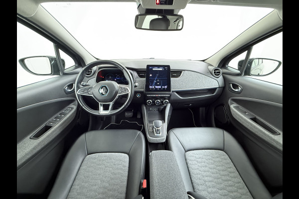 Renault ZOE R135 Intens 52 kWh SOH 92% Fase 3 Warmtepomp Apple Carplay Android Auto Navi Ecc Cruise Control Camera Pdc Lane Assist Stoel+Stuurverwarming Regen-Lichtsensor Parkeerhulp Dodehoek Lmv Privacy Glas Facelift model Eigen Accu Zeer compleet