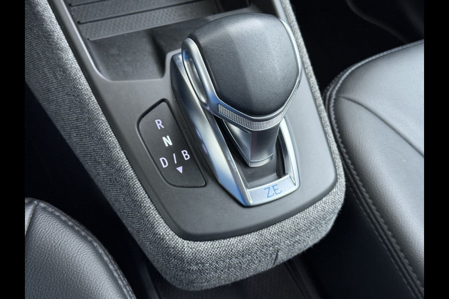 Renault ZOE R135 Intens 52 kWh SOH 92% Fase 3 Warmtepomp Apple Carplay Android Auto Navi Ecc Cruise Control Camera Pdc Lane Assist Stoel+Stuurverwarming Regen-Lichtsensor Parkeerhulp Dodehoek Lmv Privacy Glas Facelift model Eigen Accu Zeer compleet