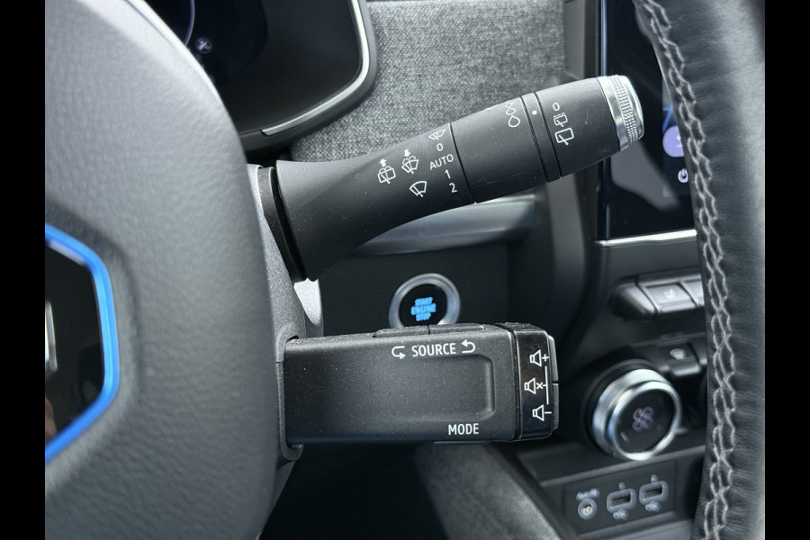 Renault ZOE R135 Intens 52 kWh SOH 92% Fase 3 Warmtepomp Apple Carplay Android Auto Navi Ecc Cruise Control Camera Pdc Lane Assist Stoel+Stuurverwarming Regen-Lichtsensor Parkeerhulp Dodehoek Lmv Privacy Glas Facelift model Eigen Accu Zeer compleet