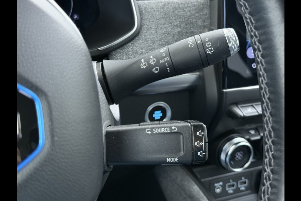 Renault ZOE R135 Intens 52 kWh SOH 92% Fase 3 Warmtepomp Apple Carplay Android Auto Navi Ecc Cruise Control Camera Pdc Lane Assist Stoel+Stuurverwarming Regen-Lichtsensor Parkeerhulp Dodehoek Lmv Privacy Glas Facelift model Eigen Accu Zeer compleet