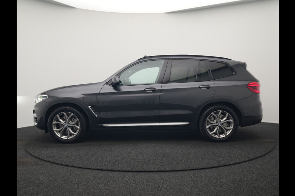 BMW X3 xDrive30e xLine Plug In Hybrid 293pk Dealer O.H PHEV | Trekhaak Af Fabriek | Panodak | Head Up | Adaptive LED | Lederen Sportstoelen Verwarmd | Keyless | Apple Carplay | Cruise Control | M Sportstuur | Navigatie | Virtual | DAB |