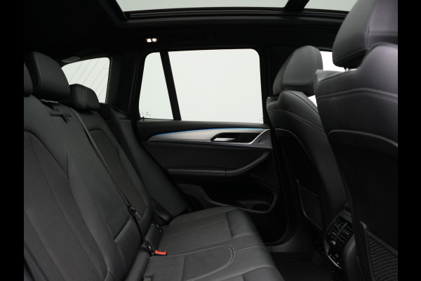BMW X3 xDrive30e xLine Plug In Hybrid 293pk Dealer O.H PHEV | Trekhaak Af Fabriek | Panodak | Head Up | Adaptive LED | Lederen Sportstoelen Verwarmd | Keyless | Apple Carplay | Cruise Control | M Sportstuur | Navigatie | Virtual | DAB |