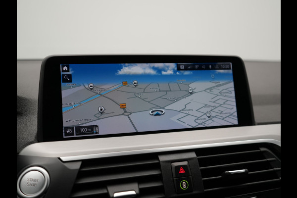 BMW X3 xDrive30e xLine Plug In Hybrid 293pk Dealer O.H PHEV | Trekhaak Af Fabriek | Panodak | Head Up | Adaptive LED | Lederen Sportstoelen Verwarmd | Keyless | Apple Carplay | Cruise Control | M Sportstuur | Navigatie | Virtual | DAB |