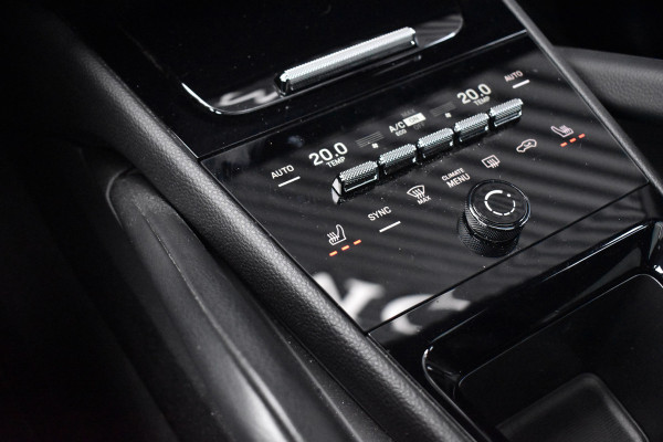 Porsche Cayenne 3.0 E-Hybrid 470pk | Panorama | Matrix | ACC | 21'' Wielen | Bose | Trekhaak | Sport Chrono | Orig. NL |