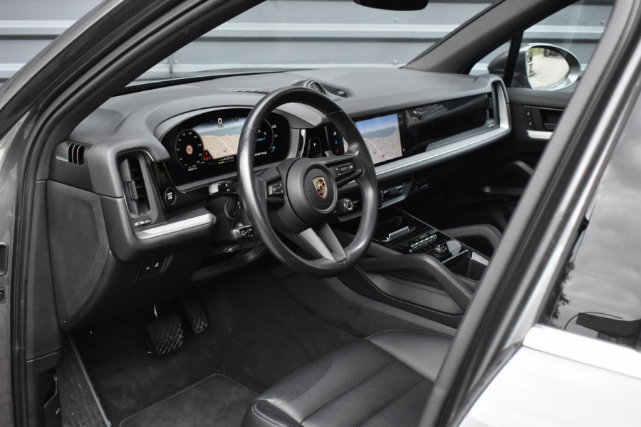 Porsche Cayenne 3.0 E-Hybrid 470pk | Panorama | Matrix | ACC | 21'' Wielen | Bose | Trekhaak | Sport Chrono | Orig. NL |