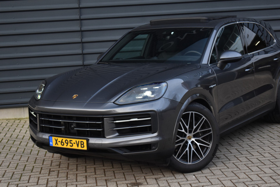 Porsche Cayenne 3.0 E-Hybrid 470pk | Panorama | Matrix | ACC | 21'' Wielen | Bose | Trekhaak | Sport Chrono | Orig. NL |