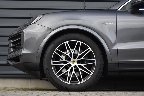 Porsche Cayenne 3.0 E-Hybrid 470pk | Panorama | Matrix | ACC | 21'' Wielen | Bose | Trekhaak | Sport Chrono | Orig. NL |