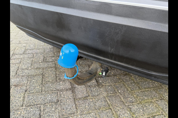 Peugeot 2008 1.2 PureTech Blue Lease Allure | Navigatie | Camera | Cruise Control | Climate Control | Trekhaak |