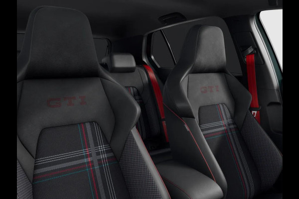 Volkswagen Golf 2.0 TSI GTI Clubsport Edition 50 325 PK | Full option | Panorama dak | Akrapovic | Harman Kardon | 19" Warmenau | Head Up Display | 360 graden camera |