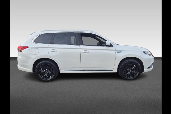 Mitsubishi Outlander 2.4 PHEV Instyle | volleder | trekhaak afneeembaar |