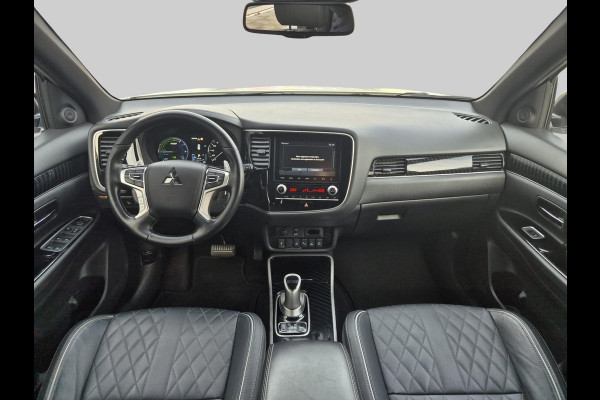 Mitsubishi Outlander 2.4 PHEV Instyle | volleder | trekhaak afneeembaar |