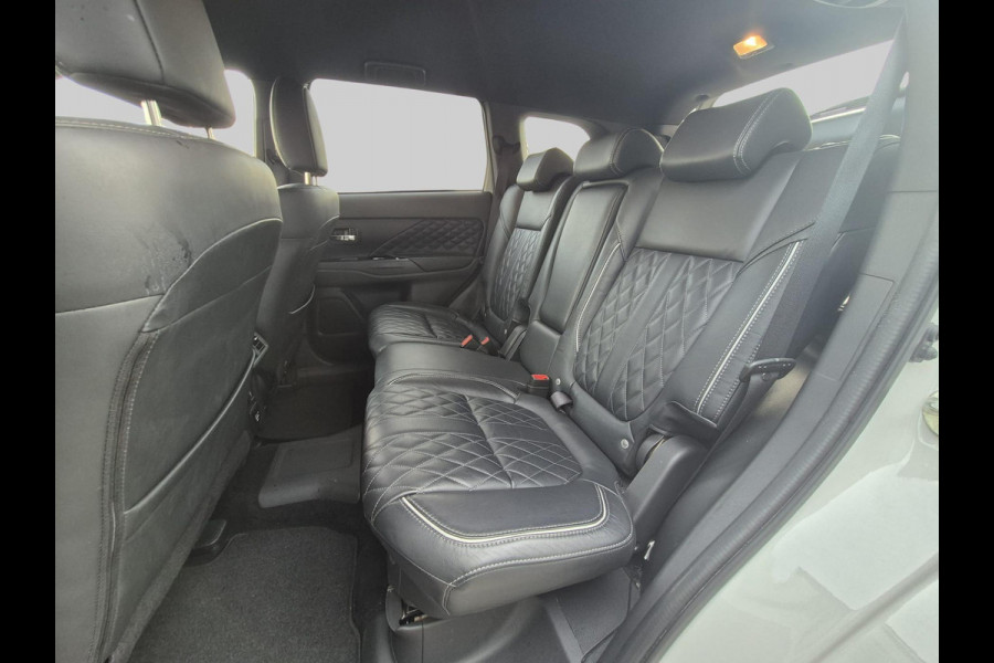 Mitsubishi Outlander 2.4 PHEV Instyle | volleder | trekhaak afneeembaar |