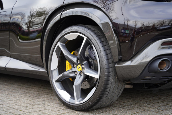 Ferrari Purosangue 6.5 V12 / Colore Purosanque