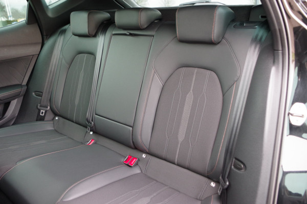 CUPRA Formentor 1.4 e-Hybrid 245 PK VZ Copper Edition, Panoramadak, Trekhaak, Memory, Camera