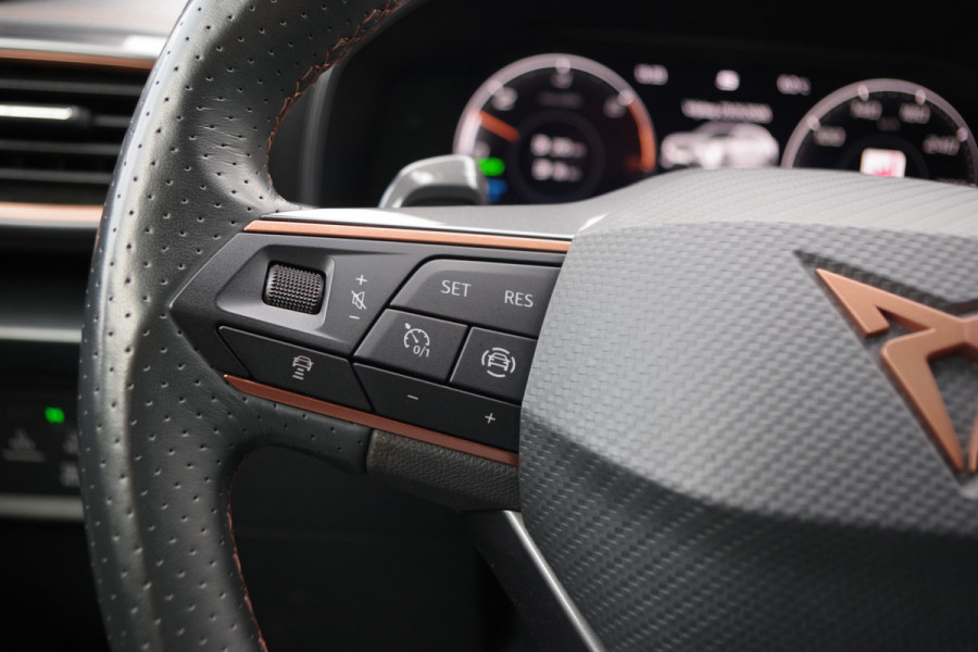 CUPRA Formentor 1.4 e-Hybrid 245 PK VZ Copper Edition, Panoramadak, Trekhaak, Memory, Camera