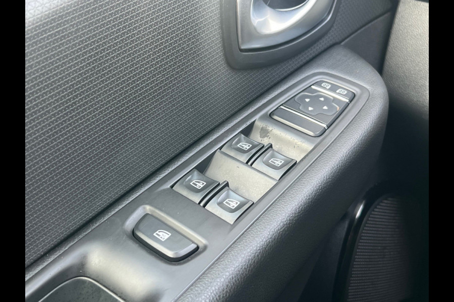 Renault Clio BWJ 11-2018 | 0.9 TCe 90PK Limited | TREKHAAK | NAVI | AIRCO | PDC | LICHTMETAAL | PRIVACY GLASS | CRUISE