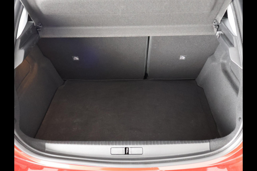 Opel Corsa 1.2 Elegance Two-Tone | Stuur- & Stoelverwarming | Navigatie | Camera | Parkeersensoren |