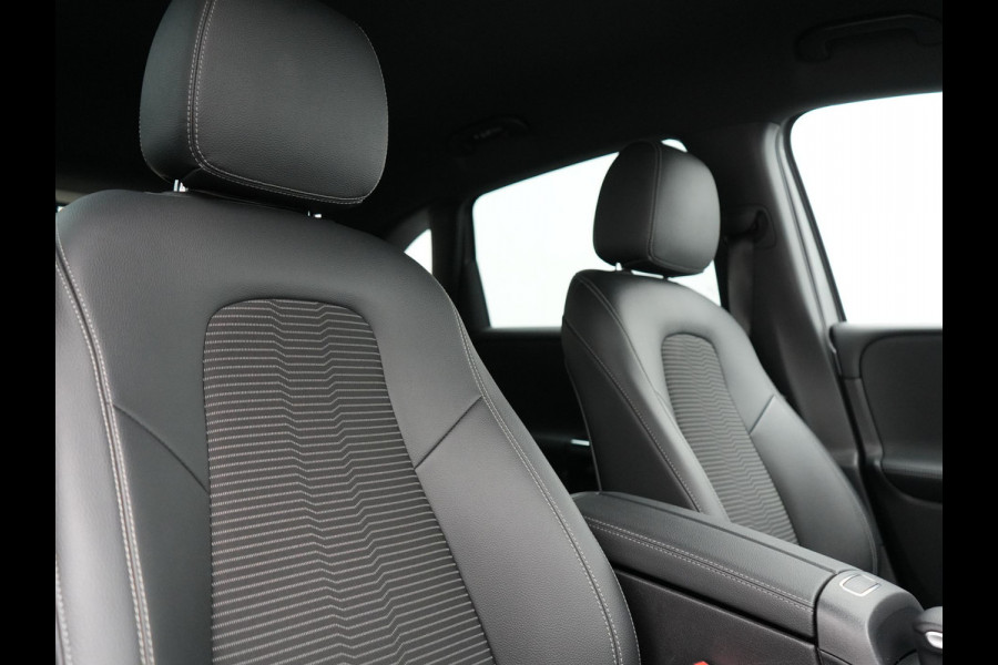 Mercedes-Benz B-Klasse 250 e Progressive Plug In Hybrid 218pk Dealer O.H. PHEV | Camera | Night Pakket | Sfeerverlichting | Widescreen Navi | Sportstoelen Memory & Verwarmd | Apple Carplay | Blis | Cruise Control | Navigatie | DAB |