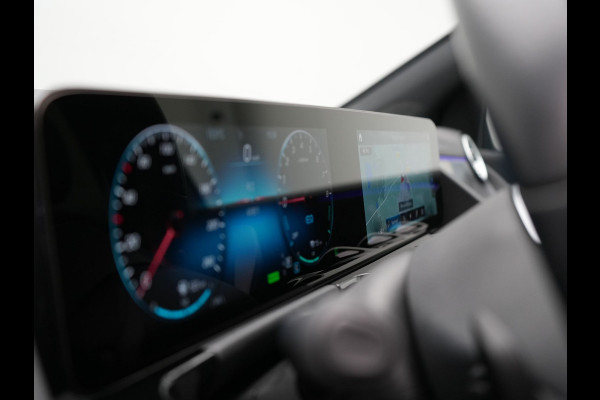 Mercedes-Benz B-Klasse 250 e Progressive Plug In Hybrid 218pk Dealer O.H. PHEV | Camera | Night Pakket | Sfeerverlichting | Widescreen Navi | Sportstoelen Memory & Verwarmd | Apple Carplay | Blis | Cruise Control | Navigatie | DAB |