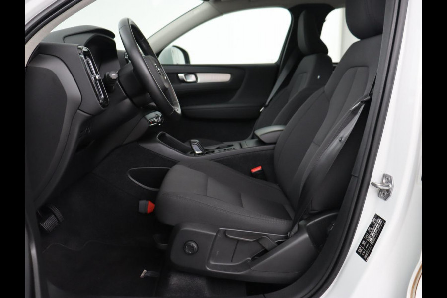 Volvo XC40 1.5 T2 Business Pro | Trekhaak | Camera | Carplay | Adaptive cruise | Keyless | Full LED | Navigatie | Parkeerhulp | Digital Cockpit | Climate control | Bluetooth