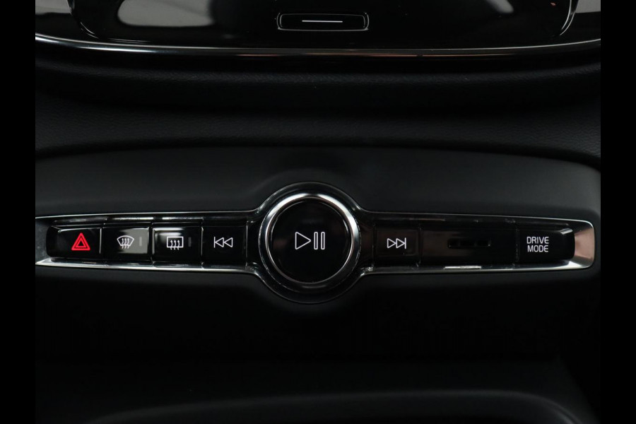 Volvo XC40 1.5 T2 Business Pro | Trekhaak | Camera | Carplay | Adaptive cruise | Keyless | Full LED | Navigatie | Parkeerhulp | Digital Cockpit | Climate control | Bluetooth