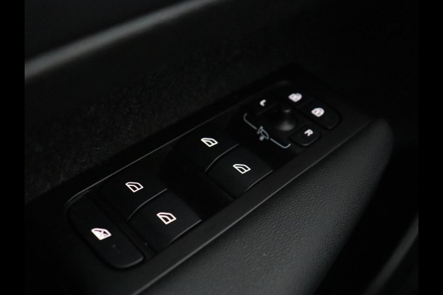 Volvo XC40 1.5 T2 Business Pro | Trekhaak | Camera | Carplay | Adaptive cruise | Keyless | Full LED | Navigatie | Parkeerhulp | Digital Cockpit | Climate control | Bluetooth