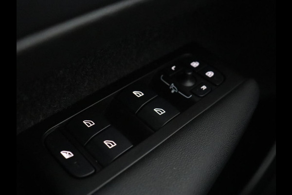 Volvo XC40 1.5 T2 Business Pro | Trekhaak | Camera | Carplay | Adaptive cruise | Keyless | Full LED | Navigatie | Parkeerhulp | Digital Cockpit | Climate control | Bluetooth