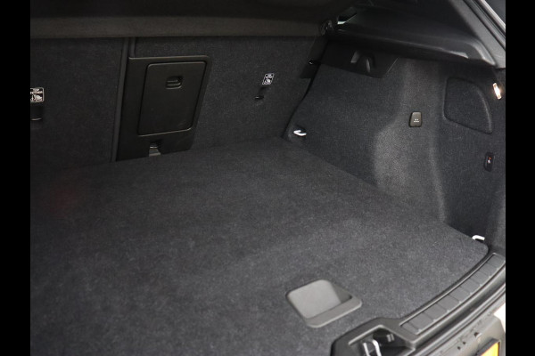 Volvo XC40 1.5 T2 Business Pro | Trekhaak | Camera | Carplay | Adaptive cruise | Keyless | Full LED | Navigatie | Parkeerhulp | Digital Cockpit | Climate control | Bluetooth