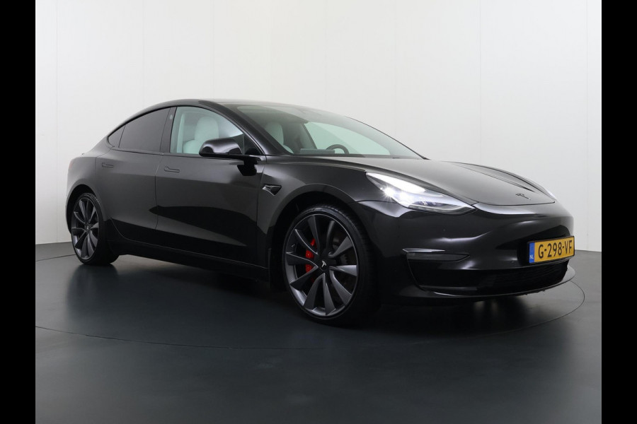 Tesla Model 3 Performance AWD 75 kWh VAN €24.900,- NU VOOR SLECHTS €21.440,- Uw LENTEVOORDEEL €3.460,- |SOH 86% | 20 inch velgen (als nieuw) | Zeer nette staat | Rijklaar geleverd incl. 12 mnd Bovag-garantie | Tesla fabrieksgarantie op de hoogvolt accu t/m 13-12-2027 of 192.000 km